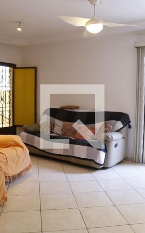 Casa para alugar com 135m², 4 quartos e 2 vagasSala