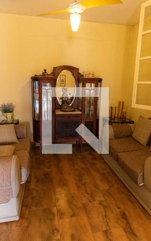 Casa à venda com 710m², 4 quartos e 4 vagas Casa à venda com 710m², 4 quartos e 4 vagasSala