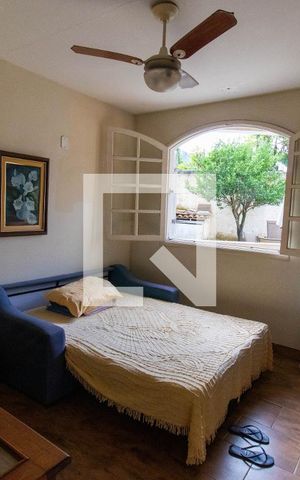 Casa à venda com 710m², 4 quartos e 4 vagas Casa à venda com 710m², 4 quartos e 4 vagasQuarto