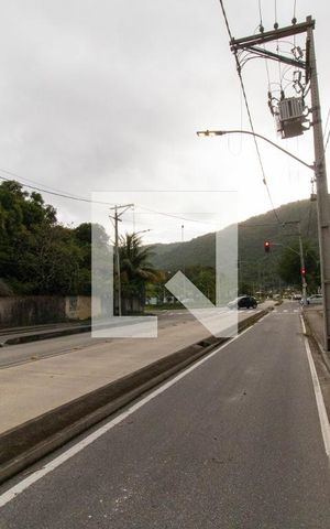 Casa à venda com 710m², 4 quartos e 4 vagas Casa à venda com 710m², 4 quartos e 4 vagasVista da Rua
