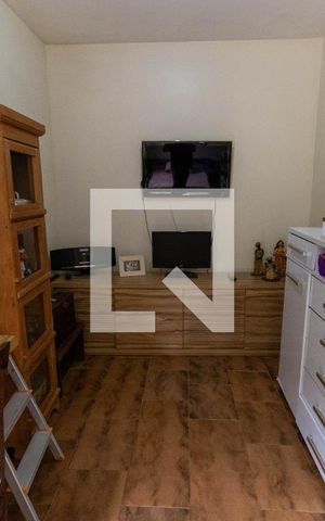 Casa à venda com 710m², 4 quartos e 4 vagas Casa à venda com 710m², 4 quartos e 4 vagasQuarto