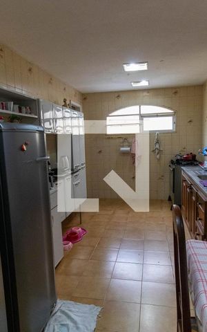 Casa à venda com 710m², 4 quartos e 4 vagas Casa à venda com 710m², 4 quartos e 4 vagasCozinha