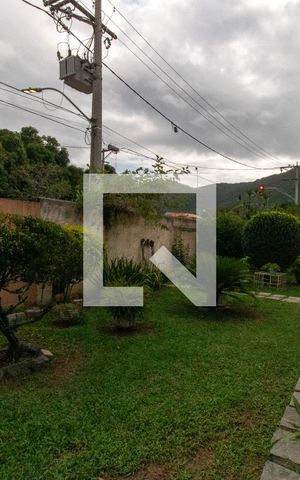 Casa à venda com 710m², 4 quartos e 4 vagas Casa à venda com 710m², 4 quartos e 4 vagasQuintal