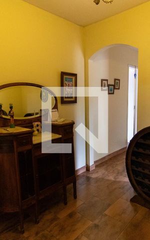 Casa à venda com 710m², 4 quartos e 4 vagas Casa à venda com 710m², 4 quartos e 4 vagasSala 2
