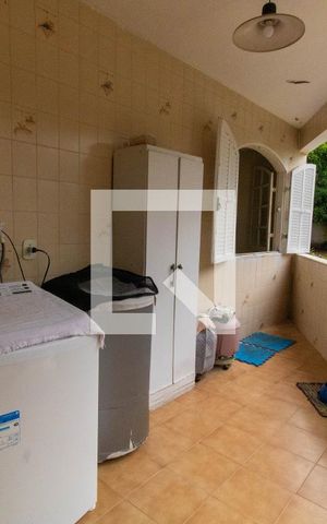 Casa à venda com 710m², 4 quartos e 4 vagas Casa à venda com 710m², 4 quartos e 4 vagasÁrea de Serviço