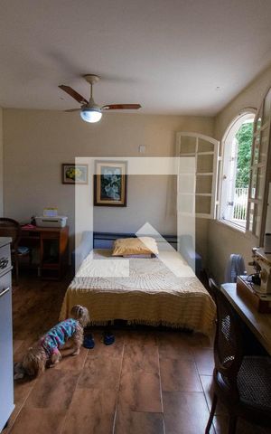 Casa à venda com 710m², 4 quartos e 4 vagas Casa à venda com 710m², 4 quartos e 4 vagasQuarto