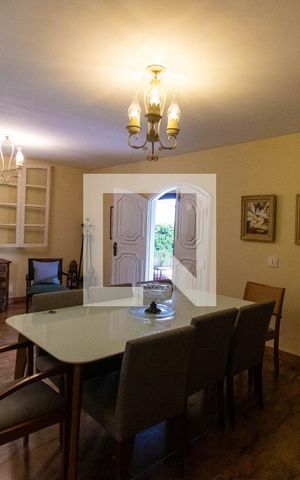 Casa à venda com 710m², 4 quartos e 4 vagas Casa à venda com 710m², 4 quartos e 4 vagasSala