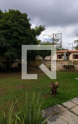 Casa à venda com 710m², 4 quartos e 4 vagas Casa à venda com 710m², 4 quartos e 4 vagasQuintal