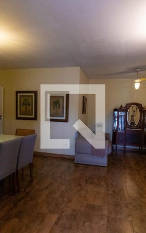 Casa à venda com 710m², 4 quartos e 4 vagas Casa à venda com 710m², 4 quartos e 4 vagasSala