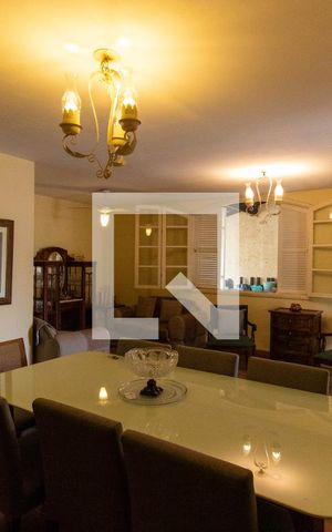 Casa à venda com 710m², 4 quartos e 4 vagas Casa à venda com 710m², 4 quartos e 4 vagasSala