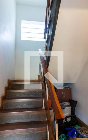Casa de condomínio à venda com 354m², 5 quartos e 2 vagasEscadas