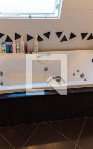 Casa de condomínio à venda com 354m², 5 quartos e 2 vagasBanheiro Suíte Master Andar Superior