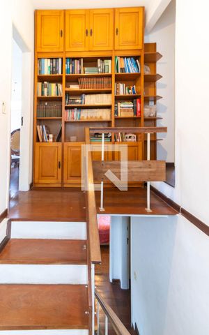 Casa de condomínio à venda com 354m², 5 quartos e 2 vagasEstante Corredor piso Andar Superior