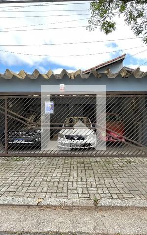 Casa para alugar com 170m², 5 quartos e 3 vagas Casa para alugar com 170m², 5 quartos e 3 vagasFachada
