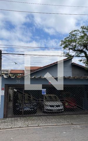 Casa para alugar com 170m², 5 quartos e 3 vagas Casa para alugar com 170m², 5 quartos e 3 vagasFachada