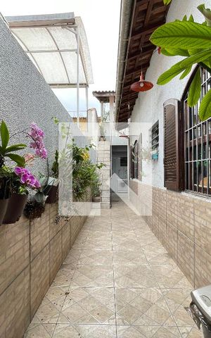 Casa para alugar com 170m², 5 quartos e 3 vagas Casa para alugar com 170m², 5 quartos e 3 vagasCorredor lateral