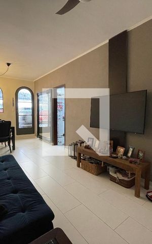 Casa para alugar com 170m², 5 quartos e 3 vagas Casa para alugar com 170m², 5 quartos e 3 vagasSala