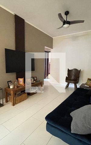 Casa para alugar com 170m², 5 quartos e 3 vagas Casa para alugar com 170m², 5 quartos e 3 vagasSala