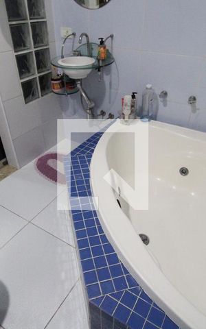 Casa para alugar com 300m², 2 quartos e 2 vagasBanheiro da Suíte