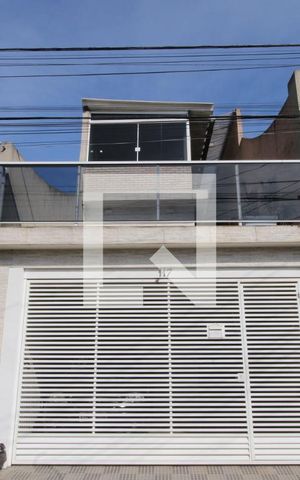 Casa para alugar com 300m², 2 quartos e 2 vagasFachada