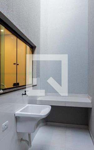 Casa à venda com 131m², 3 quartos e 2 vagas Casa à venda com 131m², 3 quartos e 2 vagasÁrea de Serviço