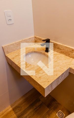 Casa à venda com 131m², 3 quartos e 2 vagas Casa à venda com 131m², 3 quartos e 2 vagasBanheiro Quarto 3 suíte
