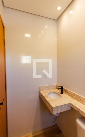 Casa à venda com 131m², 3 quartos e 2 vagas Casa à venda com 131m², 3 quartos e 2 vagasBanheiro Quarto 3 suíte