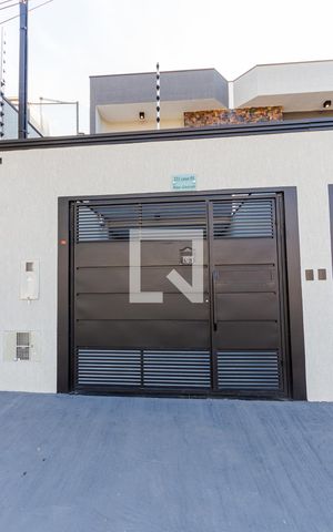 Casa à venda com 131m², 3 quartos e 2 vagas Casa à venda com 131m², 3 quartos e 2 vagasFachada