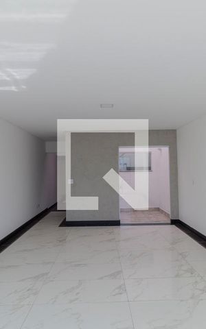 Casa à venda com 430m², 3 quartos e 4 vagas Casa à venda com 430m², 3 quartos e 4 vagasSala