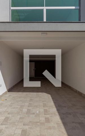 Casa à venda com 430m², 3 quartos e 4 vagas Casa à venda com 430m², 3 quartos e 4 vagasGaragem