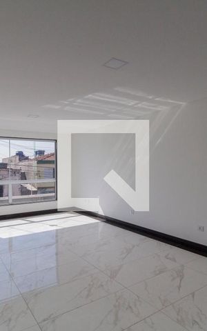Casa à venda com 430m², 3 quartos e 4 vagas Casa à venda com 430m², 3 quartos e 4 vagasSala