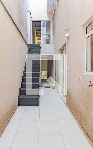 Casa à venda com 216m², 4 quartos e 2 vagas Casa à venda com 216m², 4 quartos e 2 vagasQuintal