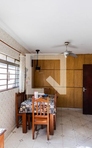 Casa à venda com 221m², 3 quartos e 6 vagas Casa à venda com 221m², 3 quartos e 6 vagasCozinha