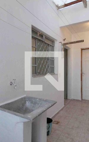Casa para alugar com 72m², 2 quartos e 1 vagaÁrea de Serviço