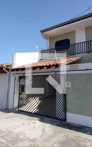Casa para alugar com 72m², 2 quartos e 1 vagaFachada