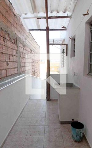 Casa para alugar com 72m², 2 quartos e 1 vagaÁrea de Serviço