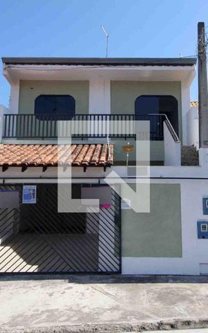 Casa para alugar com 72m², 2 quartos e 1 vagaFachada
