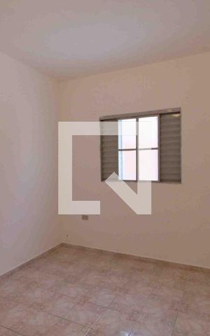 Casa para alugar com 72m², 2 quartos e 1 vagaQuarto 1