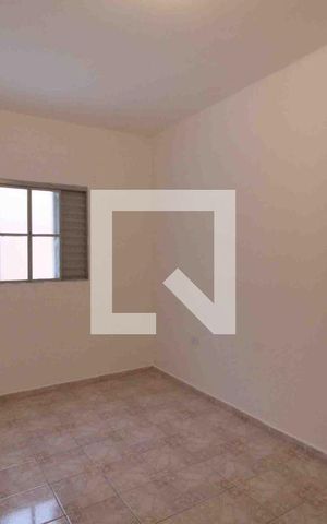 Casa para alugar com 72m², 2 quartos e 1 vagaQuarto 1