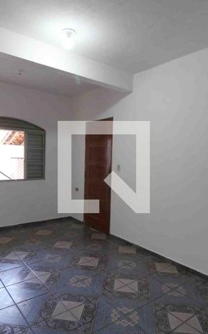 Casa para alugar com 72m², 2 quartos e 1 vagaSala