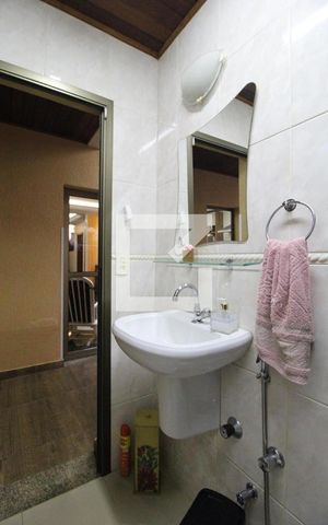 Casa à venda com 400m², 4 quartos e 4 vagasBanheiro de serviço