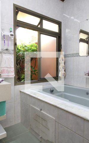 Casa à venda com 400m², 4 quartos e 4 vagasBanheiro da Suíte