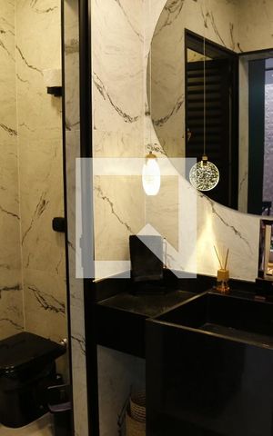 Casa de condomínio à venda com 350m², 3 quartos e 4 vagasBanheiro de Serviço