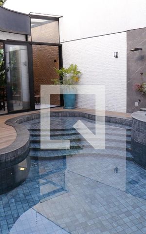 Casa de condomínio à venda com 350m², 3 quartos e 4 vagasPiscina
