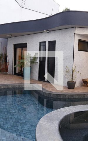 Casa de condomínio à venda com 350m², 3 quartos e 4 vagasPiscina