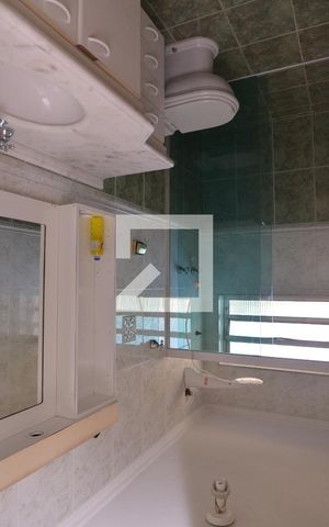 Casa à venda com 256m², 3 quartos e 3 vagasBanheiro 1