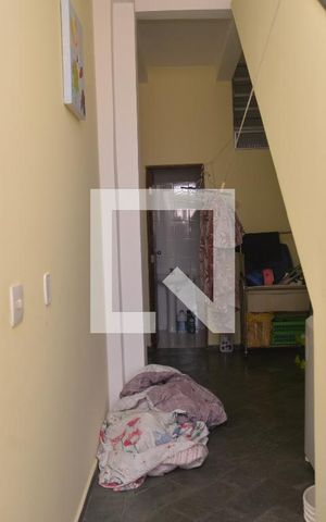 Casa à venda com 256m², 3 quartos e 3 vagasEscada