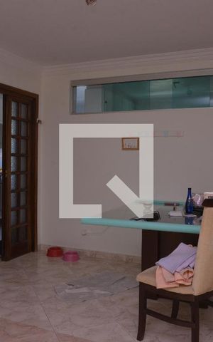 Casa à venda com 256m², 3 quartos e 3 vagasSala