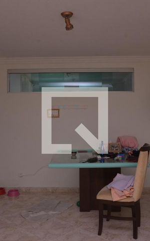 Casa à venda com 256m², 3 quartos e 3 vagasSala
