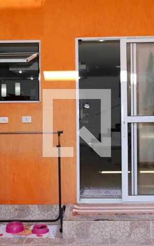 Casa à venda com 258m², 4 quartos e 3 vagas Casa à venda com 258m², 4 quartos e 3 vagasQuintal e Área de Serviço